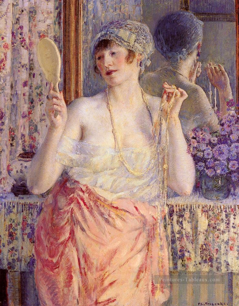 Femme devant un miroir Impressionniste femmes Frederick Carl Frieseke Peintures à l'huile